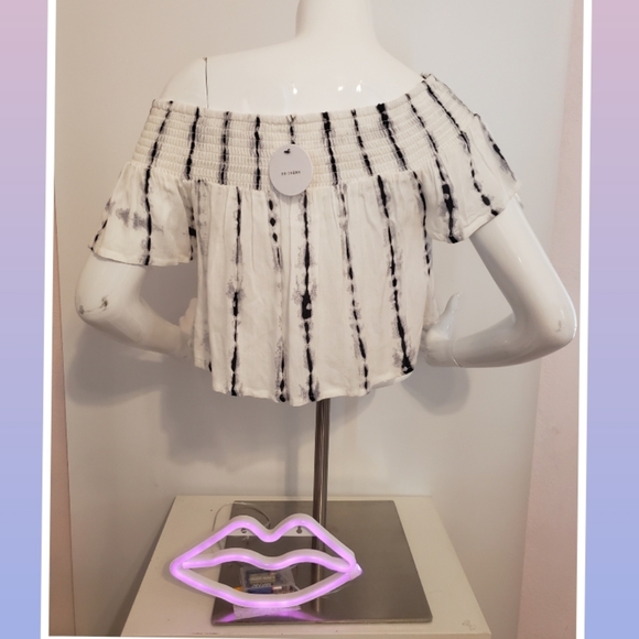 💣En Creme Tye Dye Crop top💣 - Picture 2 of 5